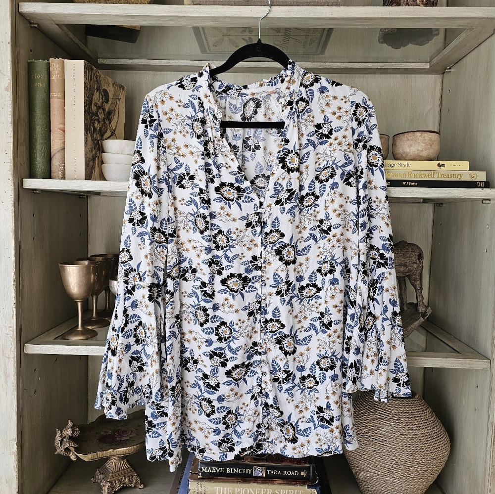 Free People Magic Mystery Floral Printed Tunic / Mini Dress in Ivory Blue Ditsy - Picture 3 of 10